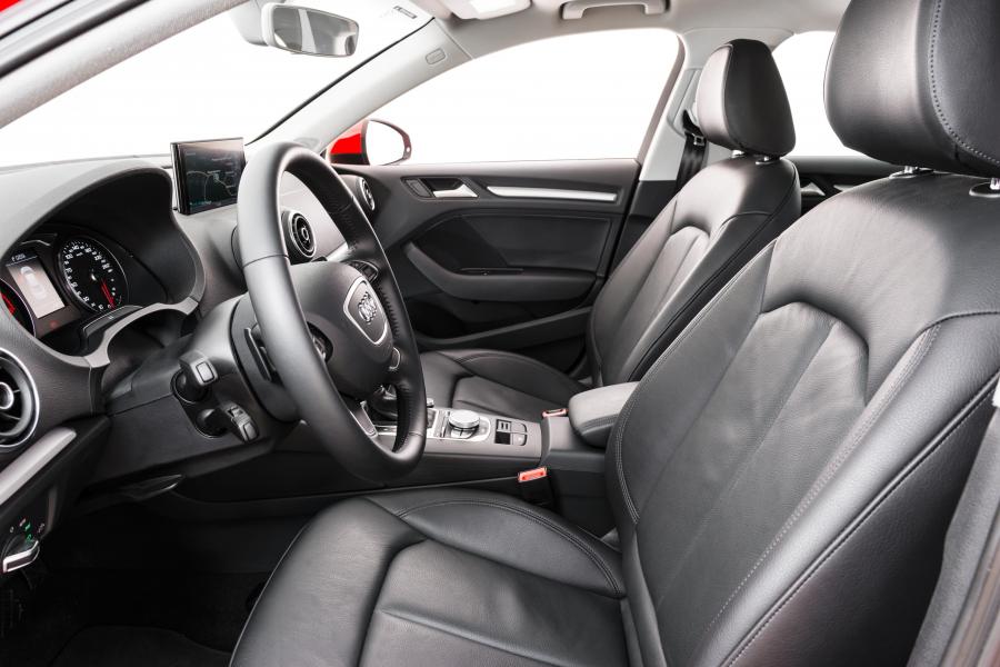 Интерьер Audi A3 Sedan 1.4 TFSI Flex (8V) 2015 года  (LA) (фото 11 из 23)